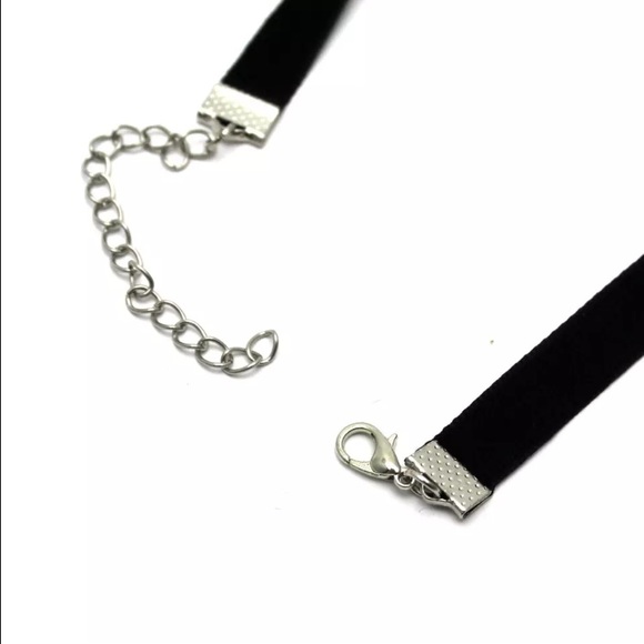 ‼️ 5 for $25 ‼️ BOHO BLACK VELVET CHOKER HEART - Picture 2 of 2