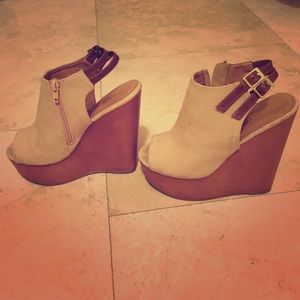 Nude wedges