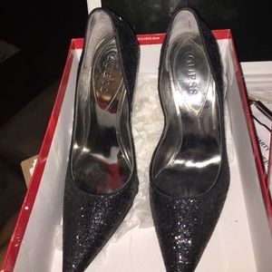 Guess pumps! Excellent used condition!!!!