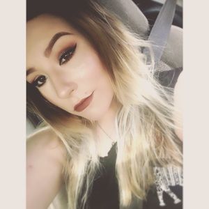 Meet your Posher, Sabrina