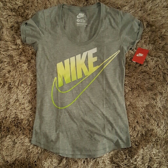 NWT Nike tee