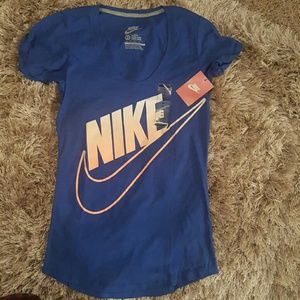 NWT Nike tee