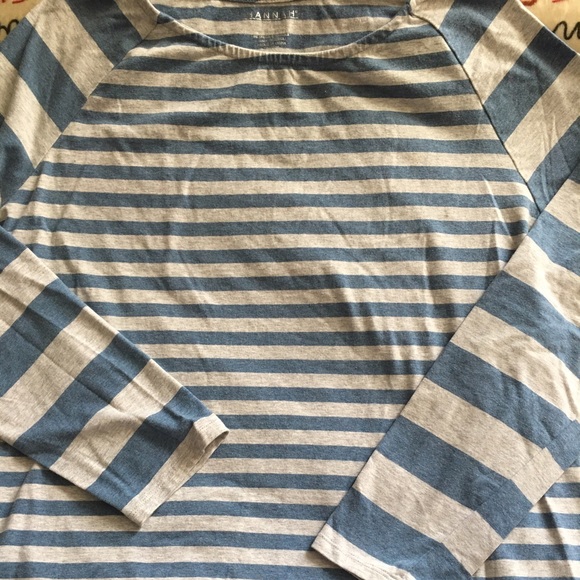 Hannah long sleeve blue top 25% off bundles!!