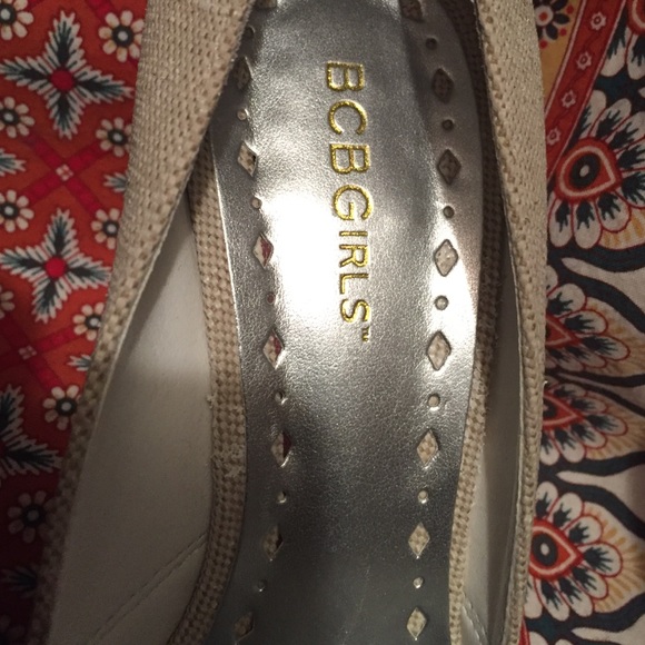 BCBG Girls Linen heels - Picture 3 of 4