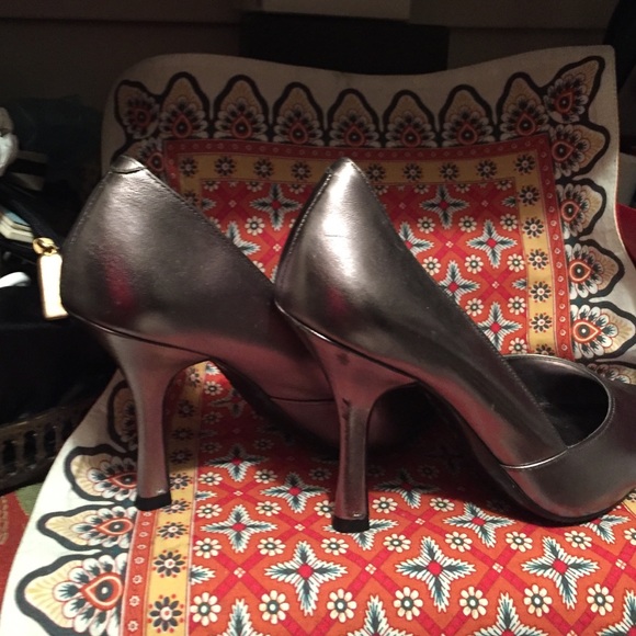 Pewter BCBG Generation heels - Picture 2 of 4