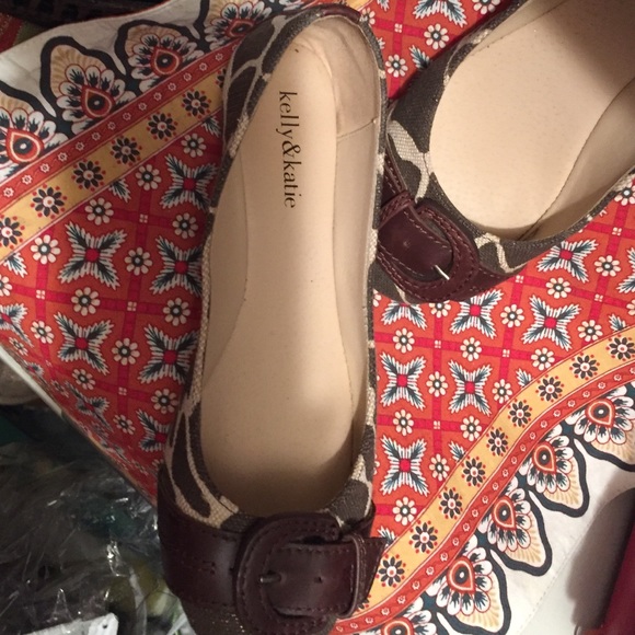 Kelley& Katie flats - Picture 2 of 4