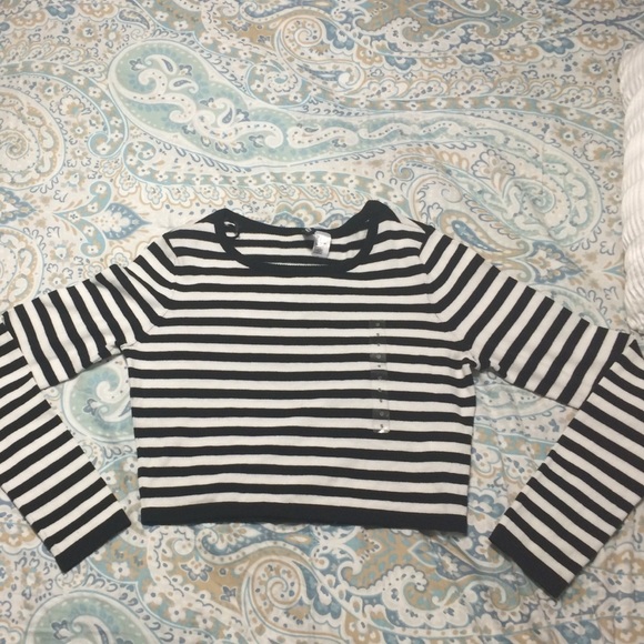 Black & white striped long sleeve crop top