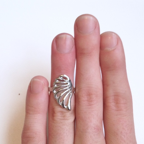 Tiny Wing Ring - Picture 1 of 4