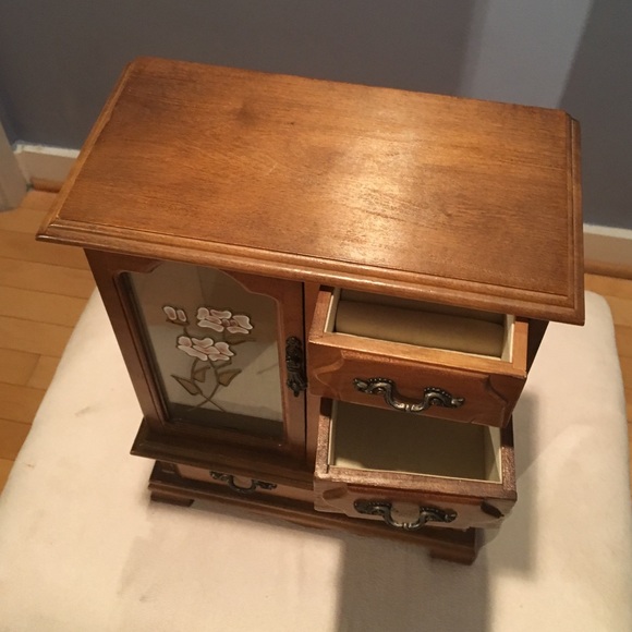 GORGEOUS WALNUT 5 DRAWER W/HAND PAINTED MIRRORED - Picture 2 of 4