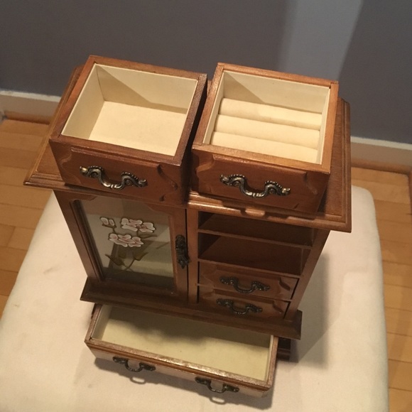 GORGEOUS WALNUT 5 DRAWER W/HAND PAINTED MIRRORED - Picture 3 of 4