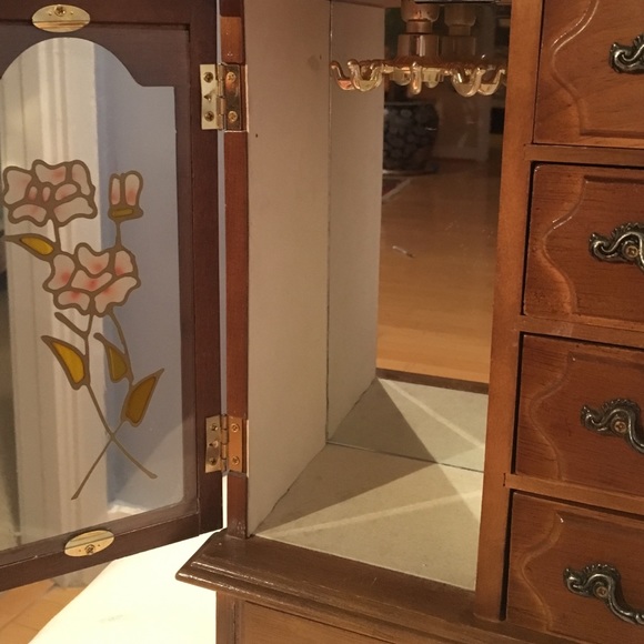 GORGEOUS WALNUT 5 DRAWER W/HAND PAINTED MIRRORED - Picture 4 of 4