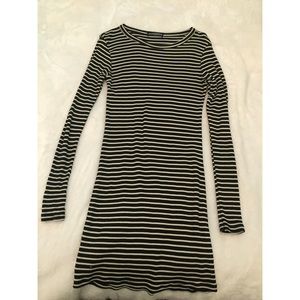 Brandy Melville Black & White Long Sleeve Bodycon!