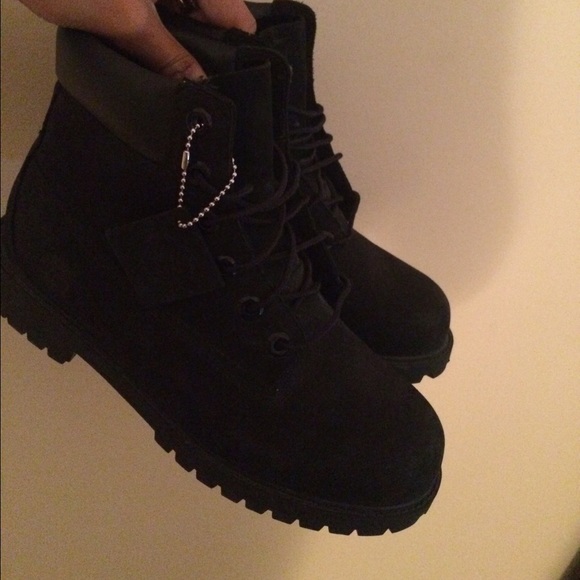 Black Timberlain boots
