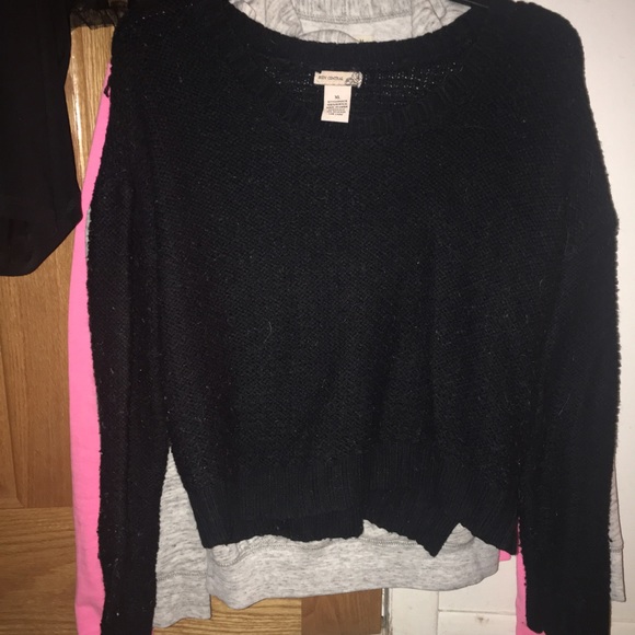 Black body central sweater