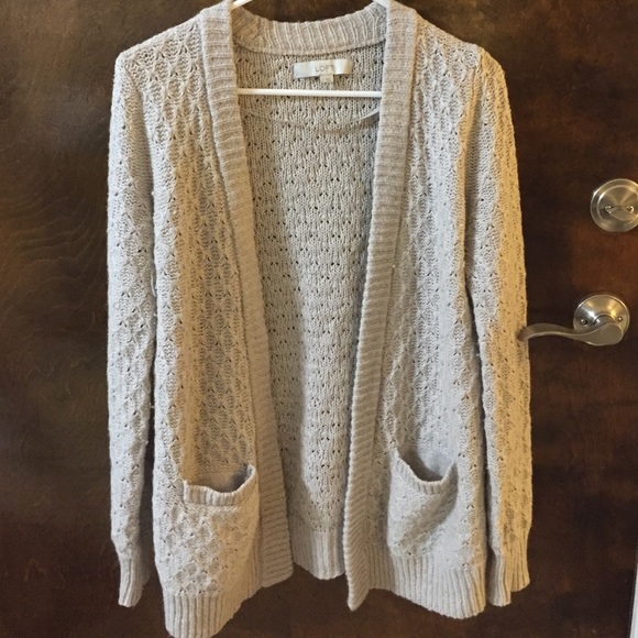 Comfy cream cable knit cardigan with pockets!