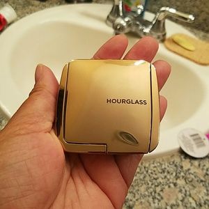 Hourglass Dim Infusion Lightning Blush