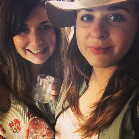 Meet your Posher, Jenn - Picture 3 of 3