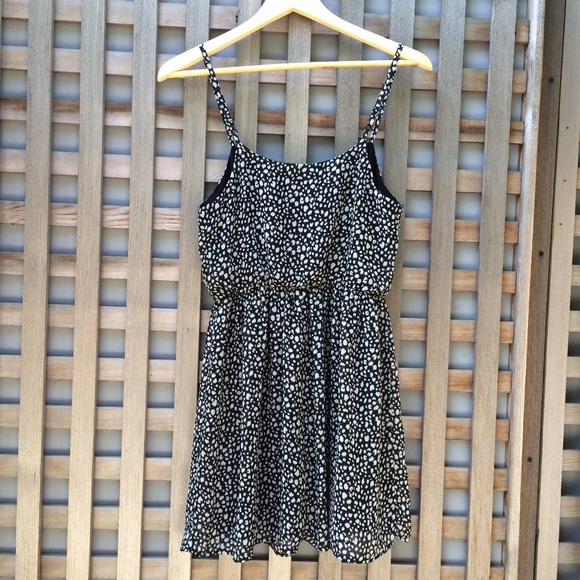 Patterned Dress - Picture 2 of 3