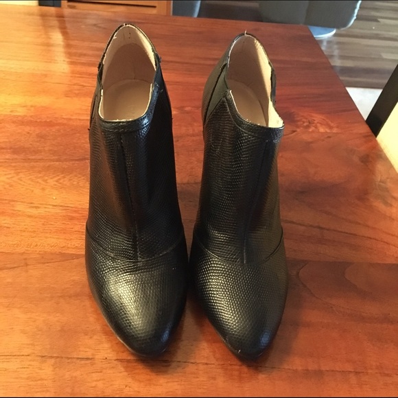 New Black leather ankle booties - Picture 2 of 4