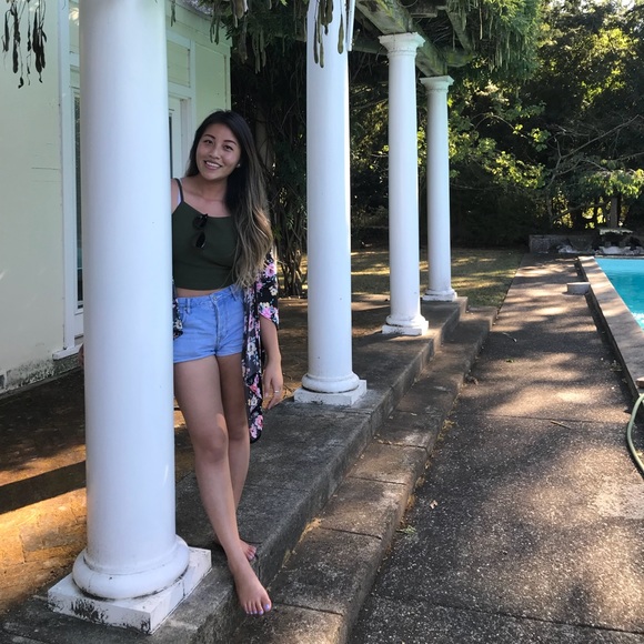 Meet your Posher, Donna - Picture 2 of 3