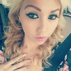 Meet your Posher, Elizabeth