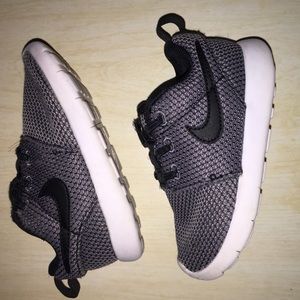 Navy blue toddler/baby Nike Roshes