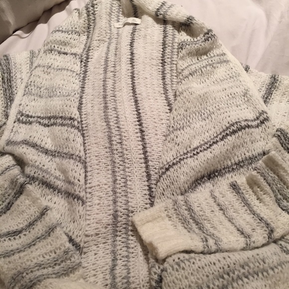 Gilly Hicks Open Front Sweater/Shrug - Picture 3 of 3