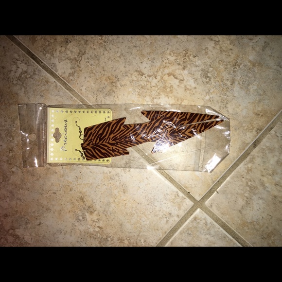 Earrings - Picture 1 of 2