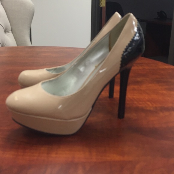 Black and beige heels - Picture 1 of 3