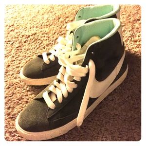 Nike suede high tops never worn 7.5