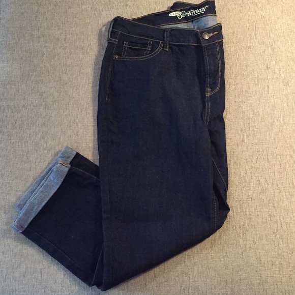 Old Navy Sweetheart Skinny Crop Size 8