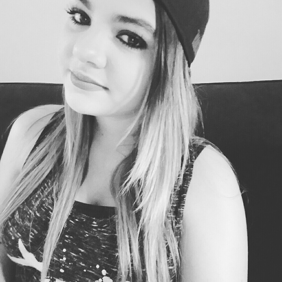 Meet your Posher, Ralena - Picture 1 of 1