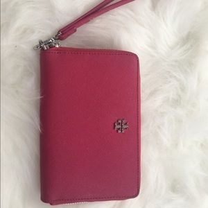 AUTHENTIC Brand new TORY BURCH wristlet/ wallet