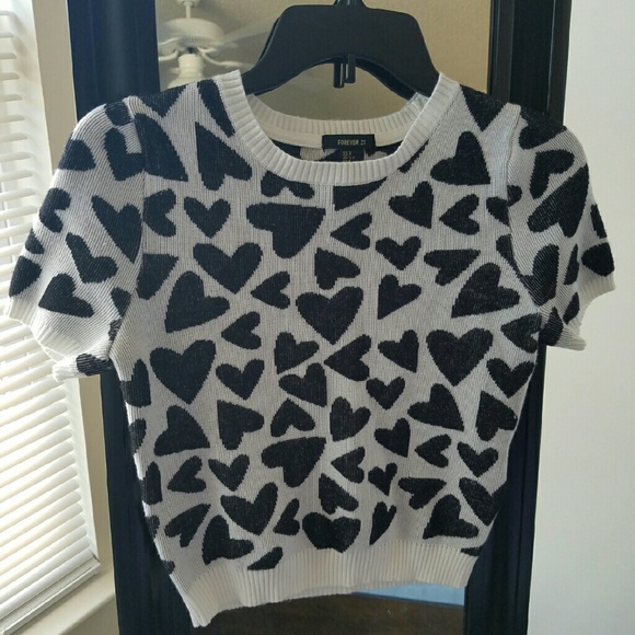 Short sleeved cropped sweater