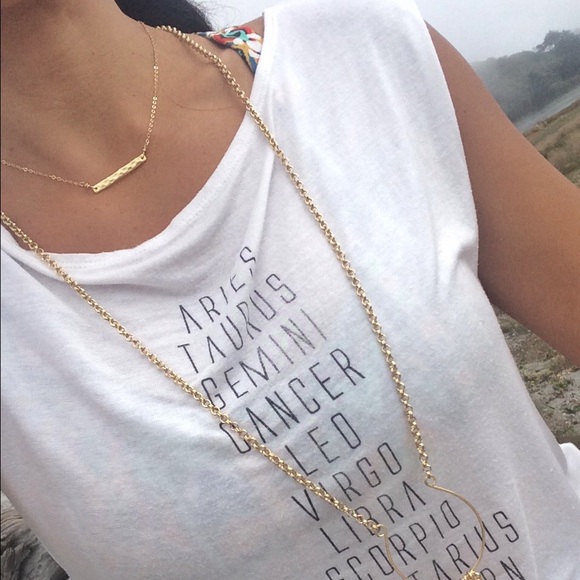 ๐Host Pick๐ Delicate Gold Bar Necklace - Picture 4 of 4