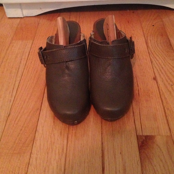Santia Danish clog heels