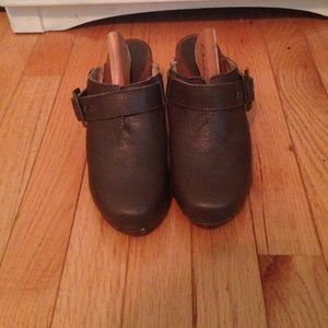 Santia Danish clog heels