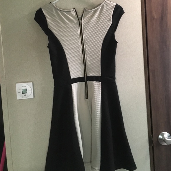 Black and Tan dress - Picture 2 of 2