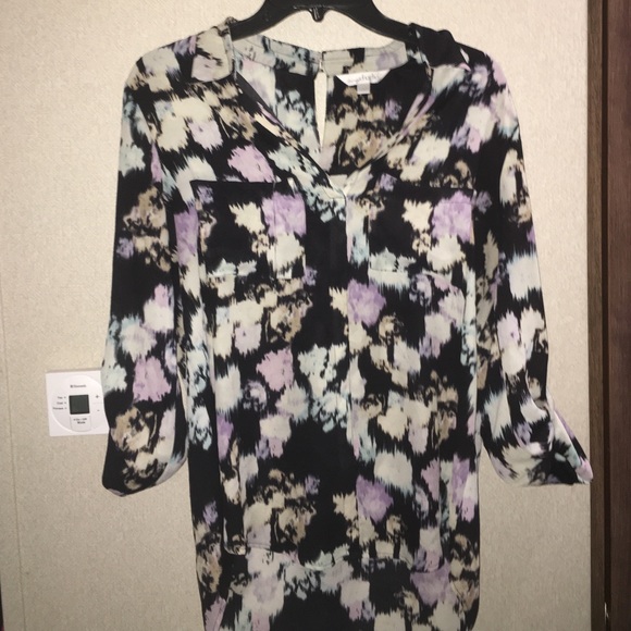 Top with quarter selves - Picture 1 of 2