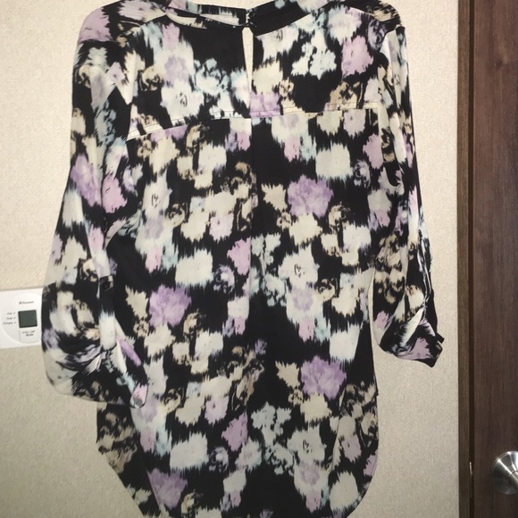 Top with quarter selves - Picture 2 of 2