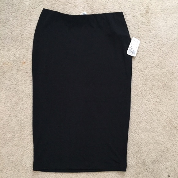 Simple black cotton midi skirt