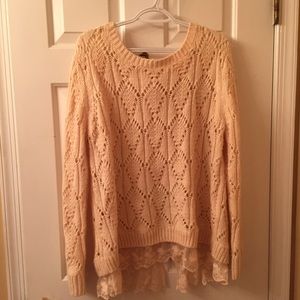 Hinge button back sweater