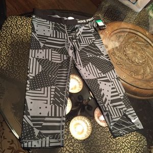 Nike pro capris