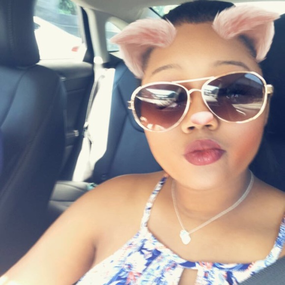 Meet your Posher, Raven - Picture 2 of 2