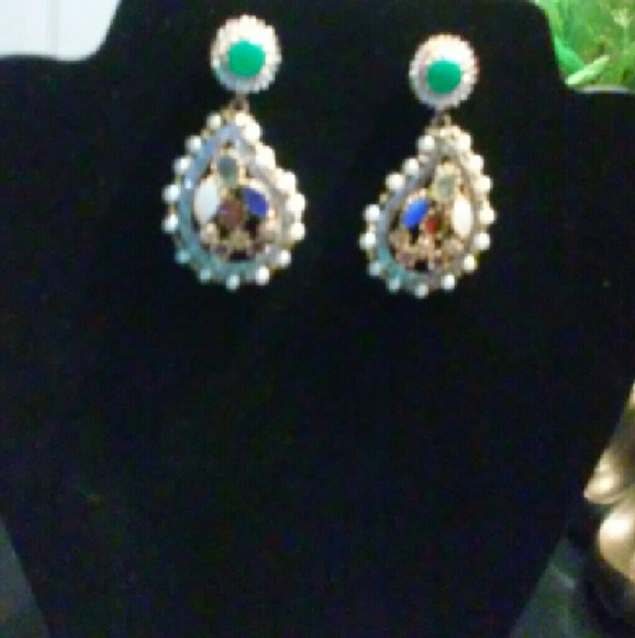 Earrings - Picture 2 of 3