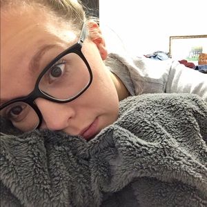 Meet your Posher, Caitlin