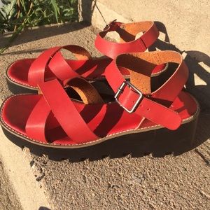 Wanted Flatform Platform Sandals!