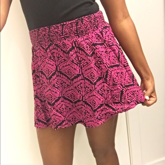 FOREVER 21 💋 Aztec Pink and Black Skirt - Picture 4 of 4