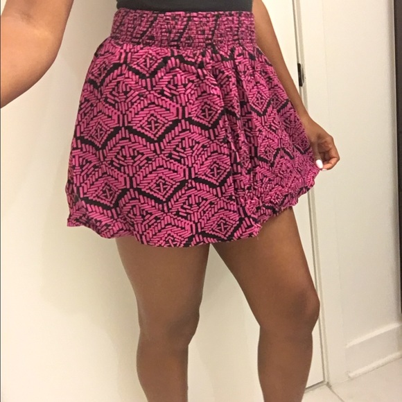 FOREVER 21 💋 Aztec Pink and Black Skirt - Picture 2 of 4