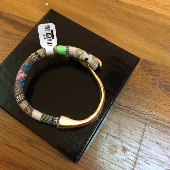NWT cloth and metal hook bracelet - Picture 3 of 3